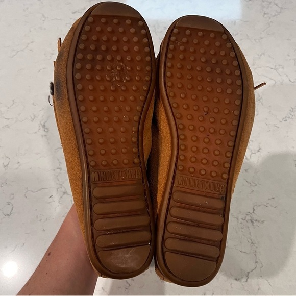 Minnetonka Women's Leather Leopard Calf Hair Kilty Moccasin Driving Loafer 7 - Picture 11 of 12